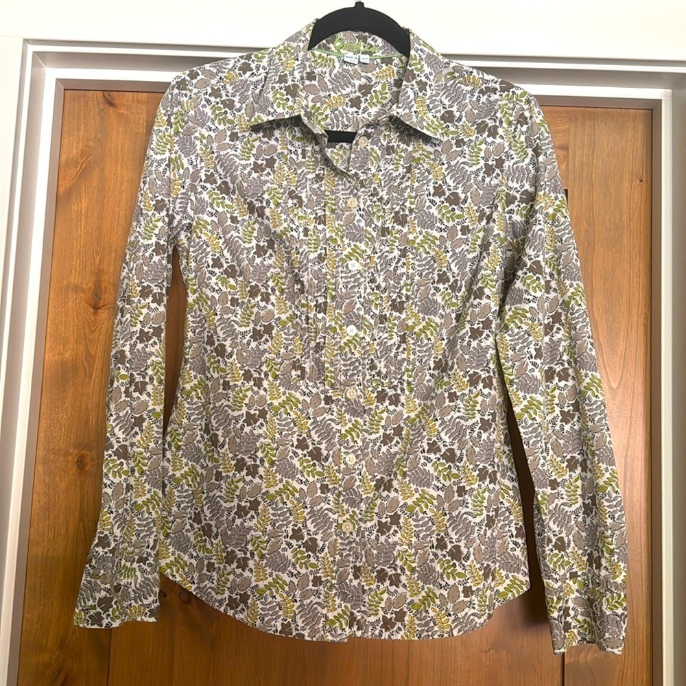 Boden Button down floral shirt Womens 8  Pleated Preppy country Cottage cotton